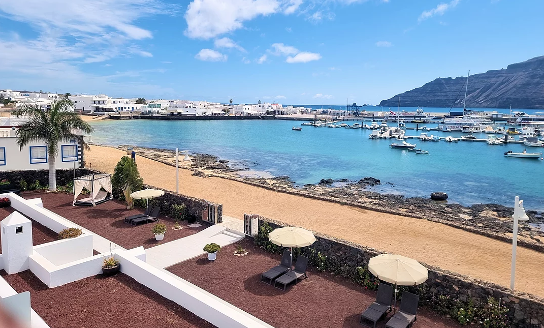 Apartamentos El Marinero / Evita Beach