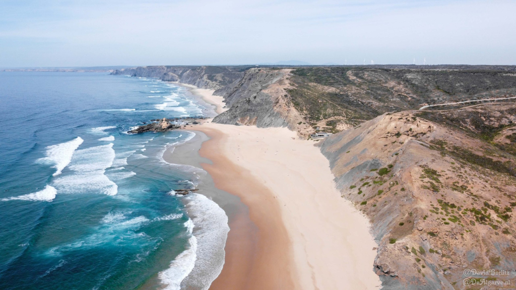 Praia dos Amorzinhos